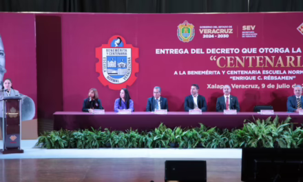 Recibe la Benemérita Escuela Normal Veracruzana denominación de Centenaria