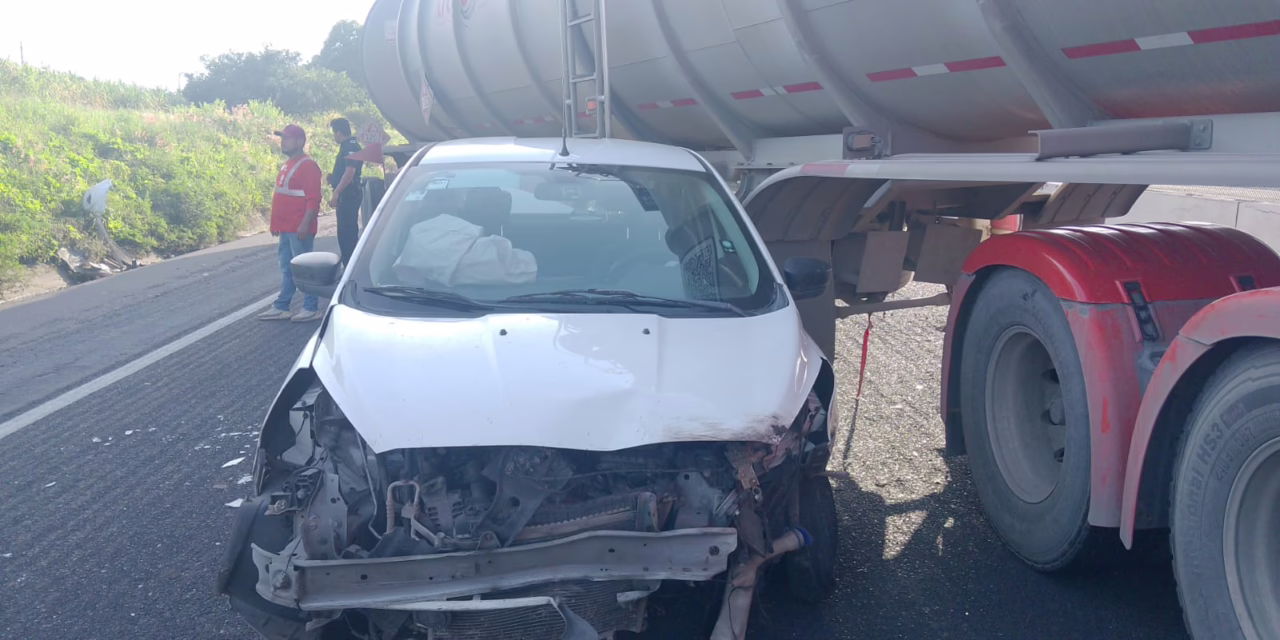 Accidente en la carretera Xalapa-Veracruz, a la altura de Chichicaxtle 