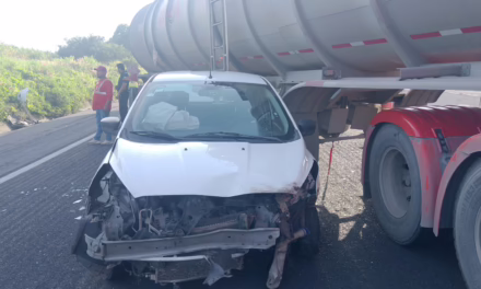 Accidente en la carretera Xalapa-Veracruz, a la altura de Chichicaxtle 