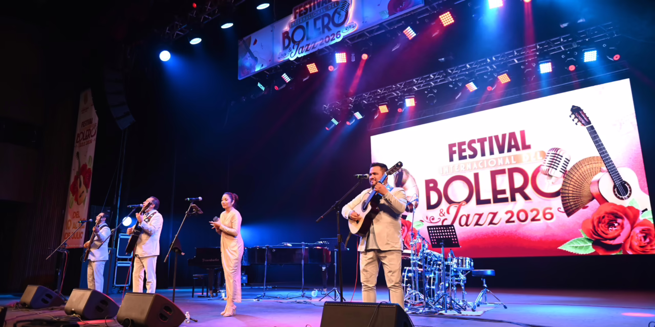 Llena Teatro del Estado primera noche del Festival Internacional del Bolero y Jazz