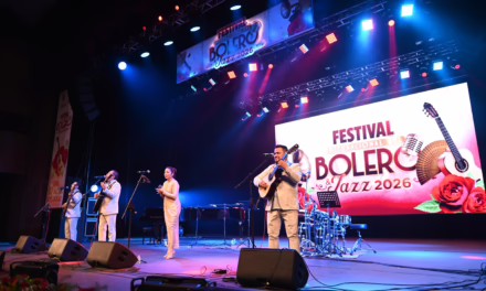 Llena Teatro del Estado primera noche del Festival Internacional del Bolero y Jazz