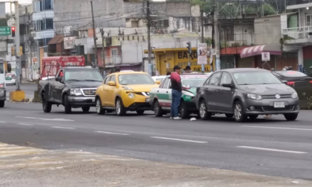 Carambola en el bulevar Banderilla-Xalapa provoca caos vial a la altura de La Martinica