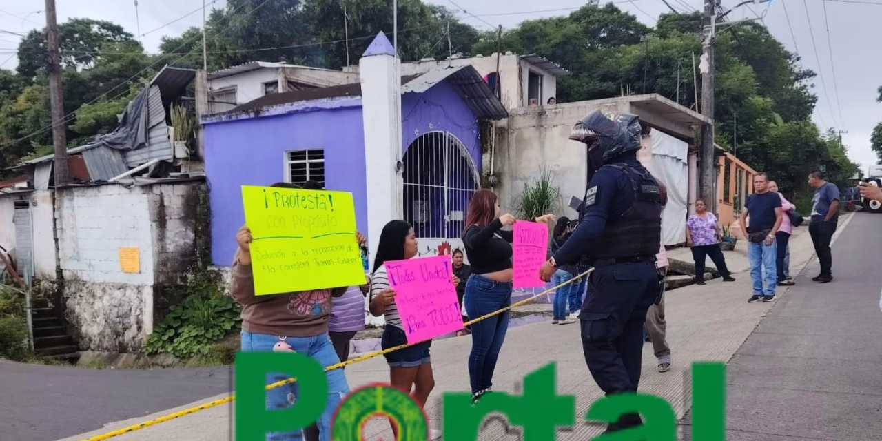 Bloquean la carretera Las Trancas -Coatepec, a la altura de Alborada