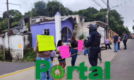 Bloquean la carretera Las Trancas -Coatepec, a la altura de Alborada