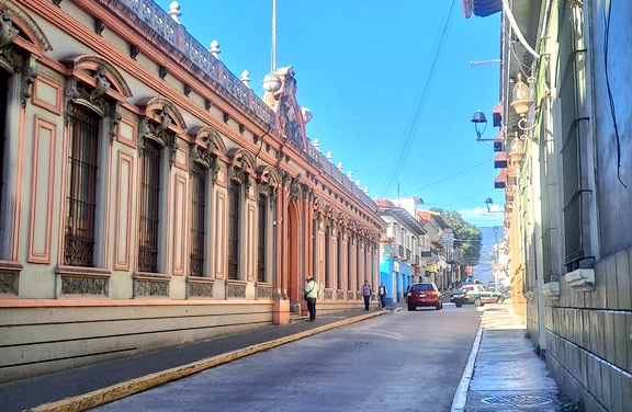 Lluvias ligeras a moderadas vespertinas a nocturnas en las regiones montañosas y zona sur del estado de Veracruz,