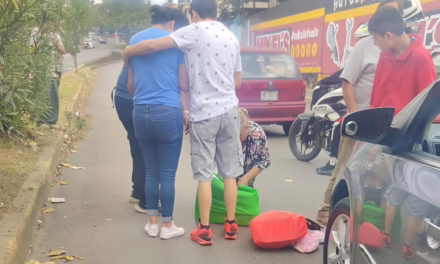 Mujer es atropellada en la avenida Camino Antiguo a Naolinco