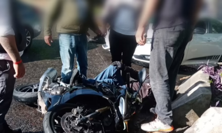 Accidente vial frente al Museo de Antropología de Xalapa genera obstrucción vehicular