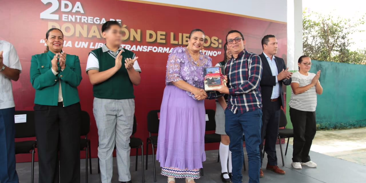 Distribuye SEV más de 10 mil ejemplares de la campaña Dona un libro, transforma un destino