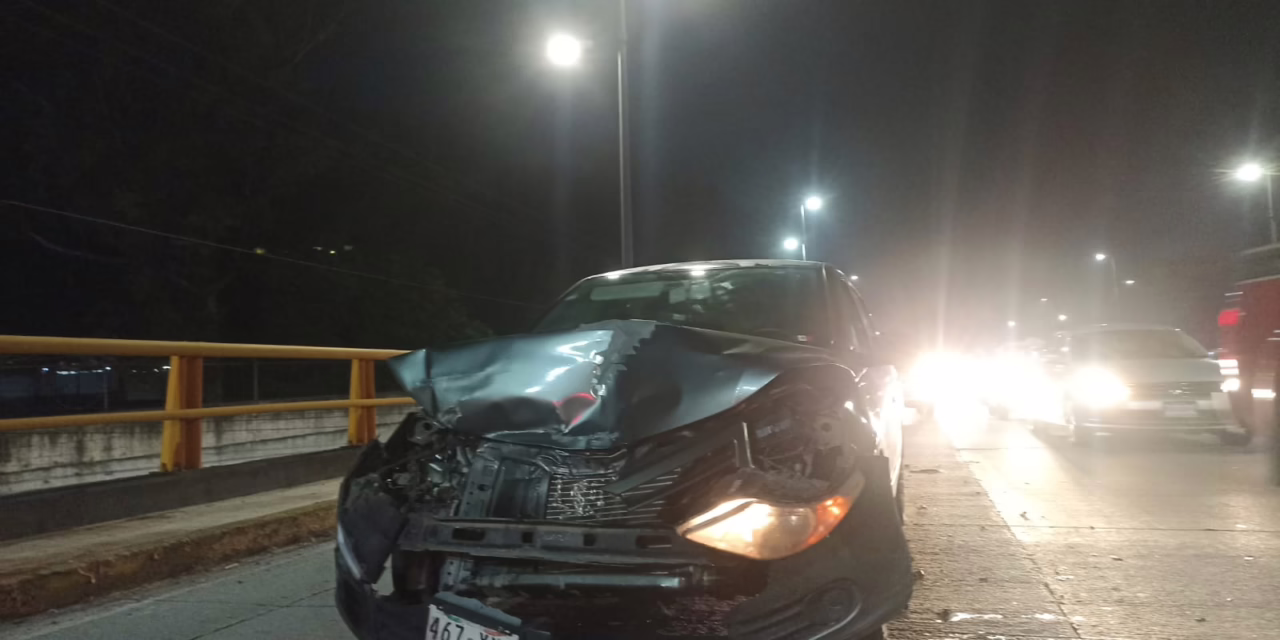 Accidente vial en la avenida Lázaro Cárdenas moviliza a cuerpos de emergencia