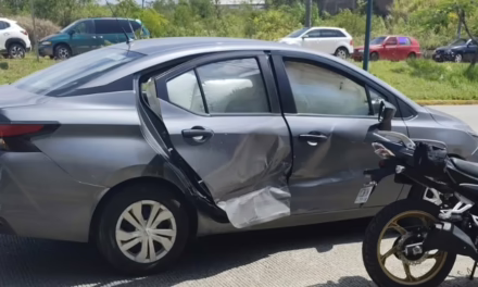 ​Percance vehicular en la avenida Arco Sur