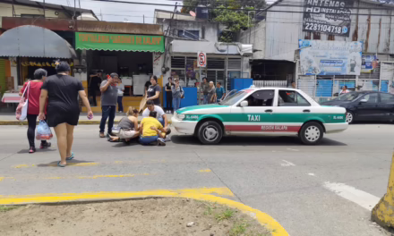 Dos mujeres lesionadas tras ser atropelladas por un taxi en la zona de Jardines de Xalapa