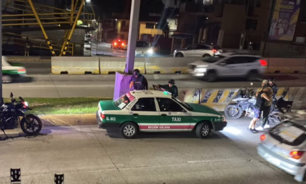 TAXISTA SUFRE DESCOMPENSACIÓN EN LA AVENIDA LÁZARO CÁRDENAS; FUE ATENDIDO A TIEMPO