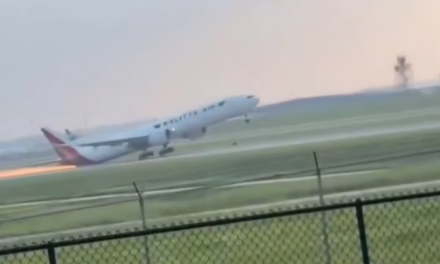 Video:Momentos de tensión en Estados Unidos, Boeing 777-36N de Kalitta Air sufrió un roce de cola durante aterrizaje