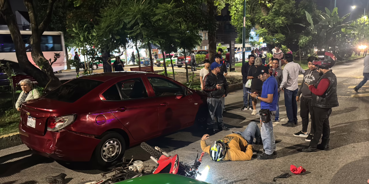 Accidente vial sobre la avenida Ruiz Cortines, a la altura del CAE
