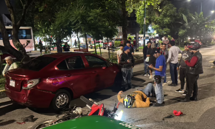 Accidente vial sobre la avenida Ruiz Cortines, a la altura del CAE