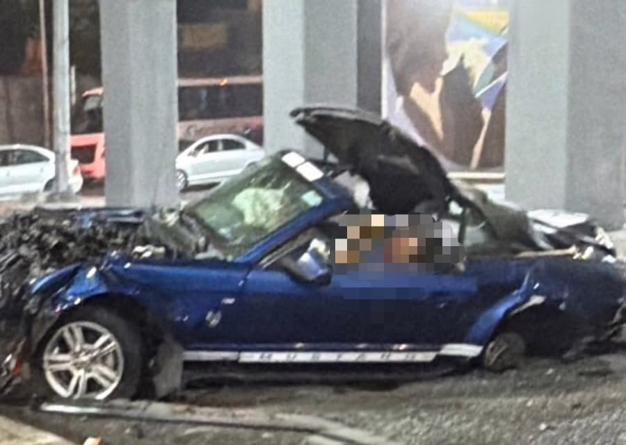 Dos personas que viajaban en un Mustang perdieron la vida, luego de caer desde un puente en la autopista México-Querétaro