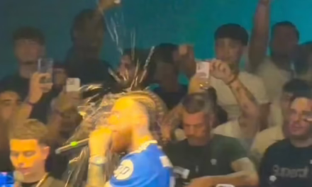 Video:Agreden al cantante internacional en un concierto en Mallorca:le lanza un vaso de cristal a la cabeza