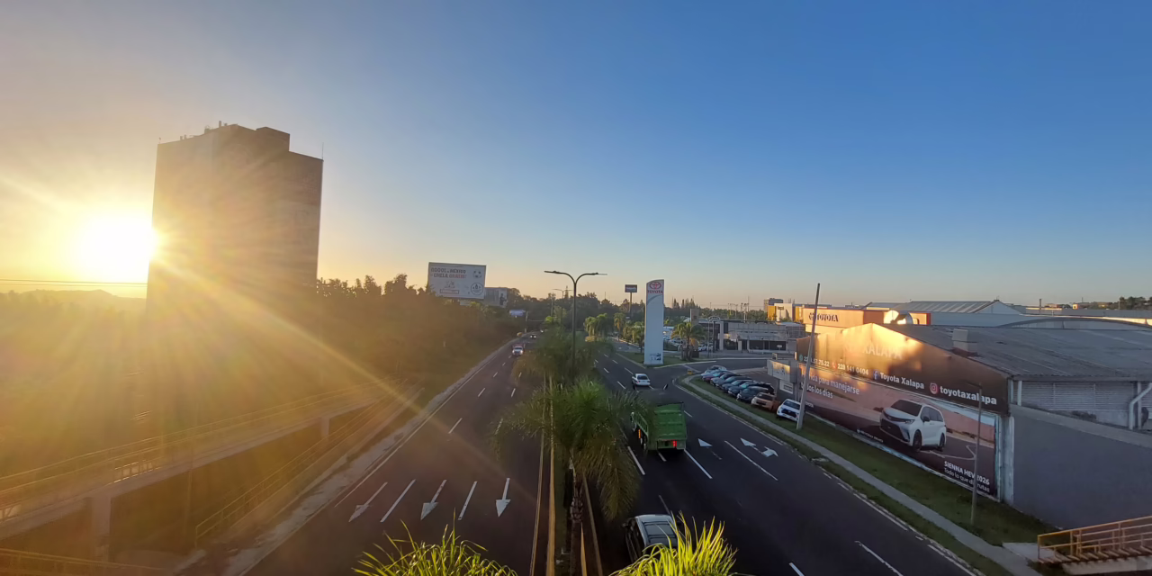 Se espera que el ambiente caluroso y húmedo persista durante todo el día