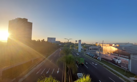 Se espera que el ambiente caluroso y húmedo persista durante todo el día