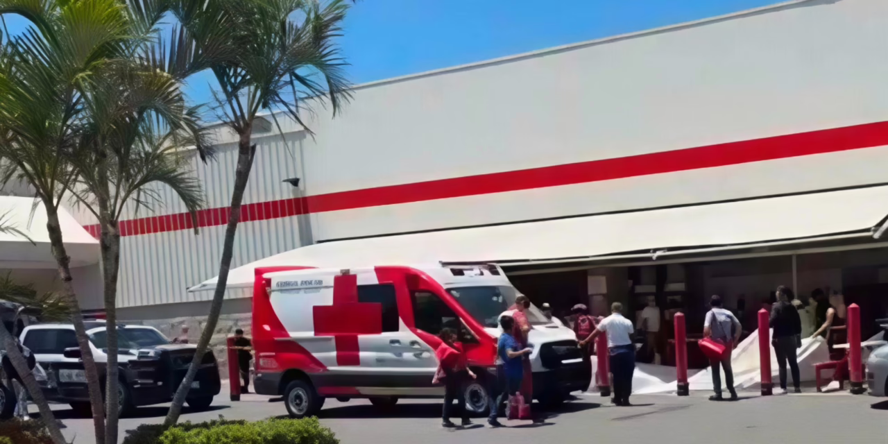 Fallece persona en zona de comida de Costco, Xalapa 