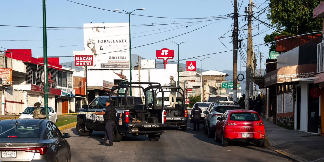 Despliegan operativo de seguridad en la avenida 20 de Noviembre, cerca de CAXA