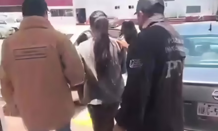 Detienen a mujer buscada por presunto robo de vehículo, los contactaba por Facebook en Iztapalapa