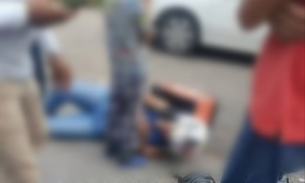 Accidente en la calle Bolivia deja a una motociclista lesionada en Xalapa