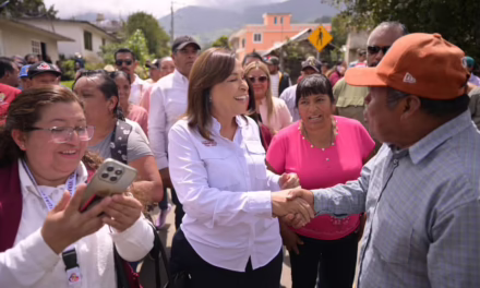 Cumple Rocío Nahle con Ayahualulco; entrega rehabilitación carretera