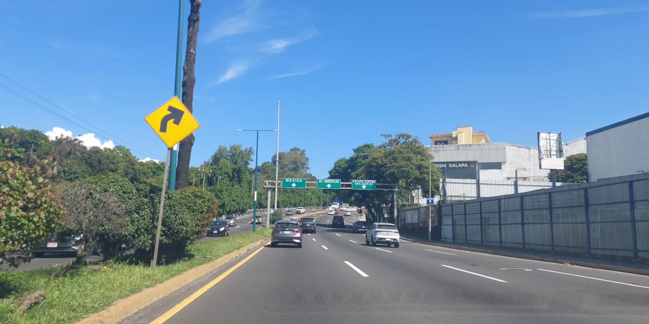 En Veracruz ambiente caluroso y bochornoso, con cielo despejado a medio nublado por la mañana.