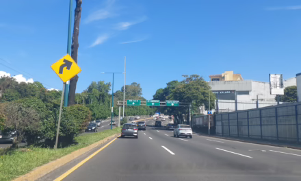 En Veracruz ambiente caluroso y bochornoso, con cielo despejado a medio nublado por la mañana.
