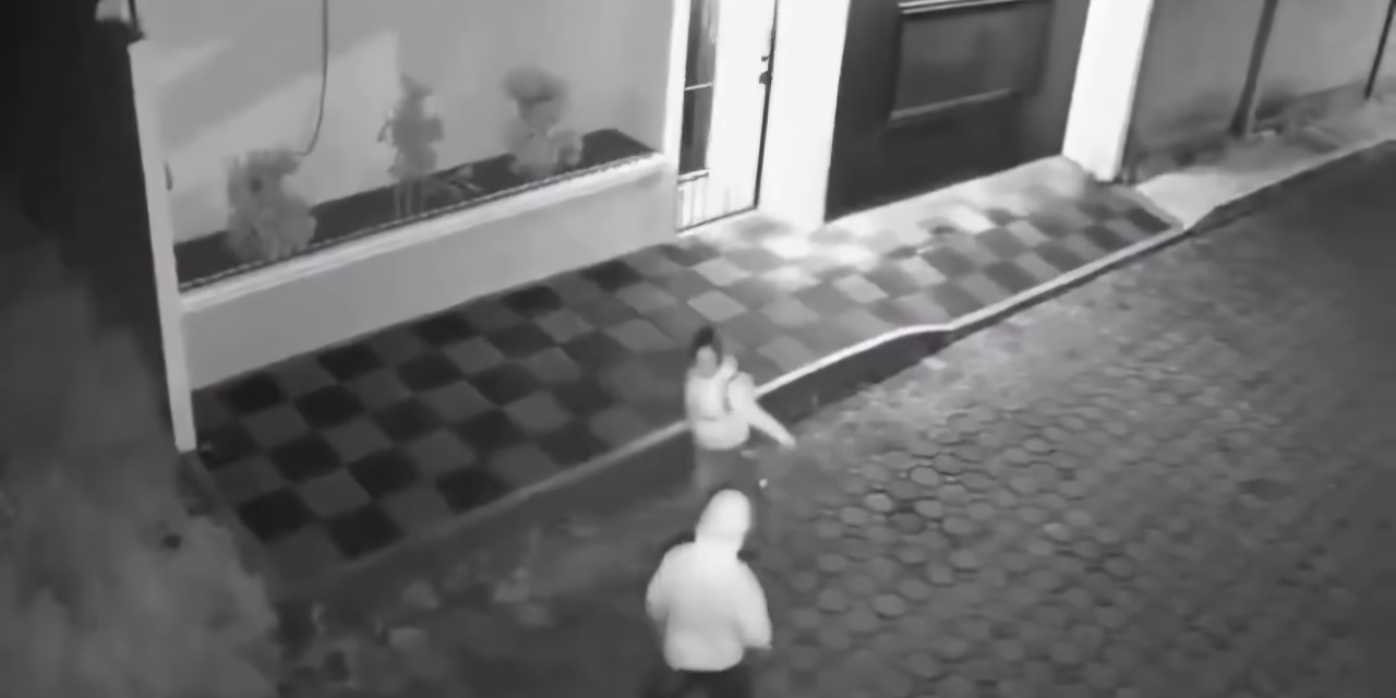 Video: “¿Por qué te voy a dar mi bolsa?”: Mujer se opone a asalto y ahuyenta a delincuentes en Tlaxcala