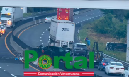Volcadura y carambola en el Libramiento de Cardel provoca movilización de emergencia