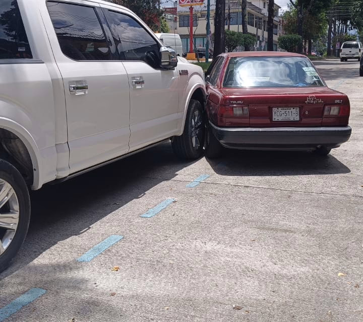 Choque sobre la avenida Villahermosa genera avance lento antes de llegar a la avenida Xalapa