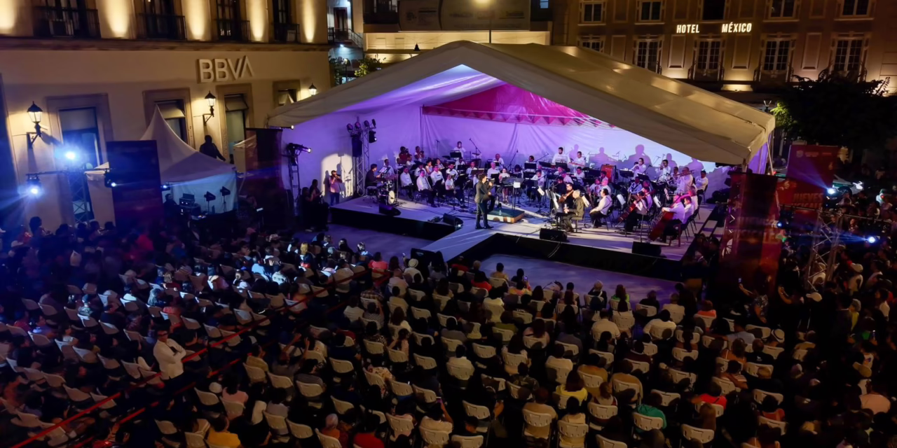 Jueves Musicales, una noche que recordó al Príncipe de la Canción en plaza Lerdo