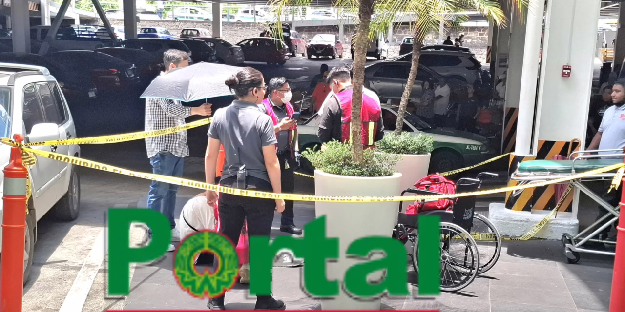 Mujer resulta lesionada tras sufrir caída al interior de Plaza Cristal