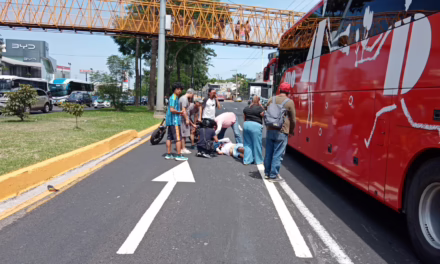 Derrapa motociclista sobre la carretera Xalapa-Veracruz a la altura de Las Trancas
