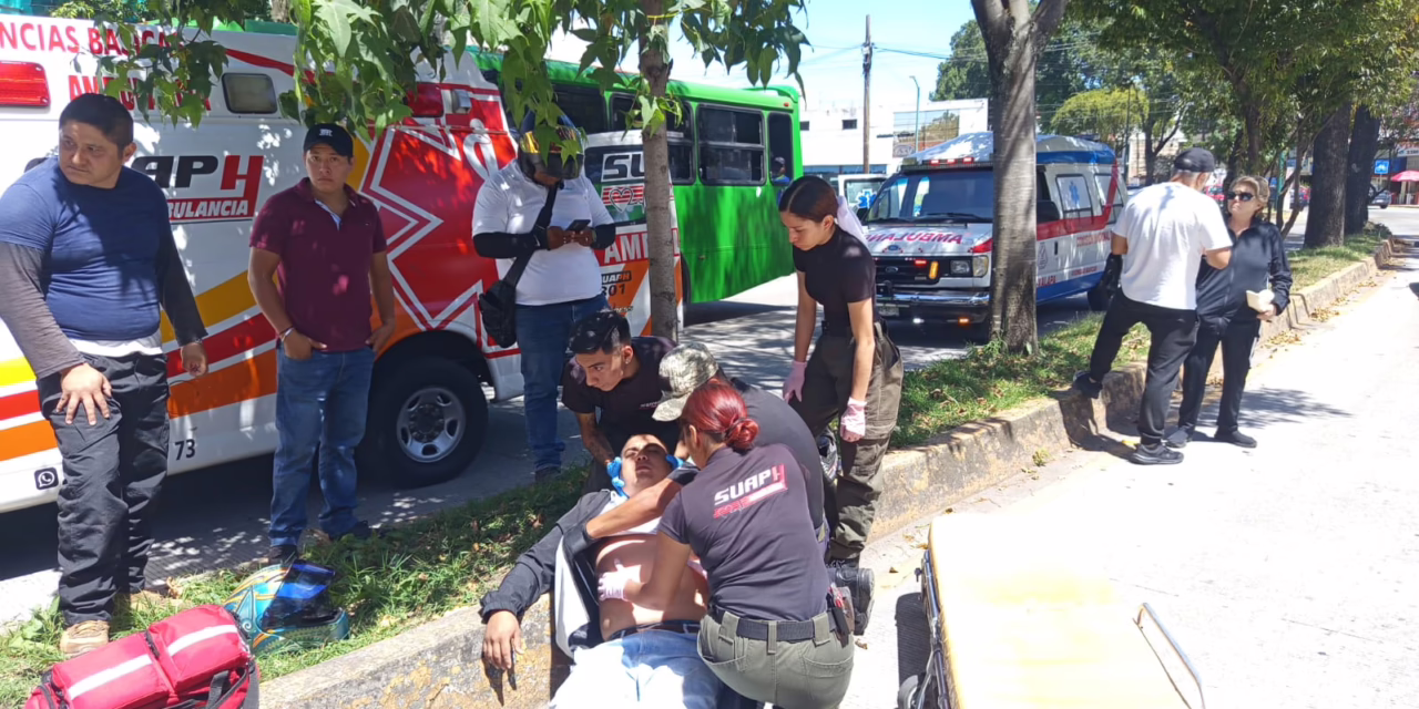 ACCIDENTE SOBRE RUIZ CORTINES DEJA A MOTOCICLISTA LESIONADO Y MOVILIZACIÓN DE SOCORRISTAS