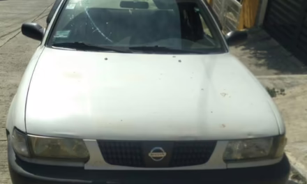 Recupera Policía Municipal de Xalapa vehículo con reporte de robo y lo entrega a su dueño