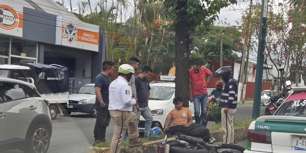 Accidente de tránsito en la avenida Adolfo Ruiz Cortines, a la altura de la agencia Dinamo